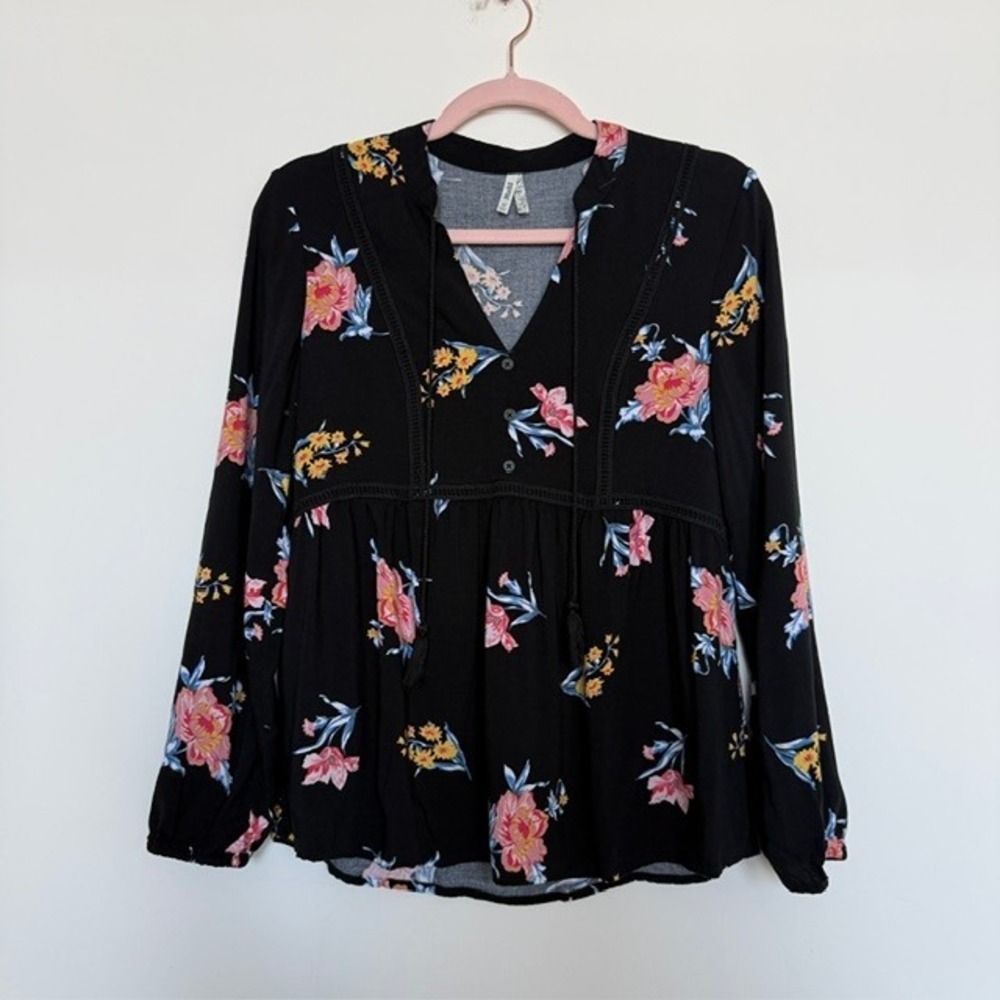 Mudd Black Floral Babydoll Top Size Medium | Boho Long Sleeve Tassel Blouse